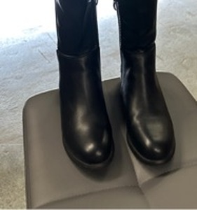 lot 252 image: Thigh High Black Leather Front, Stretch Back, Side Zipper Boots Size 5.5-6 in Women��s  - Retail $70