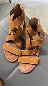 lot 260 image: Womens Tan Elastic Strappy Gladiator Sandals with Back Zipper Size 5.5-6 - Retail $35
