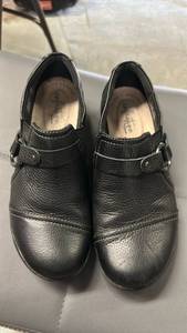 lot 262 image: Clarks Collection Womens Black Leather Slip-On Shoes Women��s Size 5.5 - Retail $55
