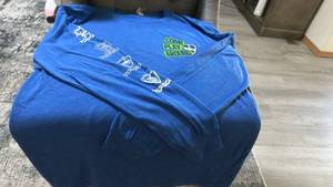 lot 265 image: Topgolf Blue Graphic T-Shirt Men��s Size Medium  - Retail $15