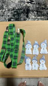 lot 274 image: Green Plaid Suspenders and Snowman Ornaments Set - Retail $18