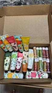 lot 275 image: Seomou Hand Cream & Lip Balm Variety Set - Retail $25
