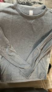lot 310 image: Gap Crewneck Long-Sleeve Shirt Size M Gray