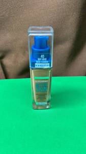 lot 542 image: Maybelline SuperStay Better Skin Foundation Shade 40 Buff Beige - Retail $14