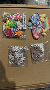 lot 627 image: Colorful Iron on and Sew-on Embroidered Patches and Glitter Flower Embellishments Lot - Retail $8