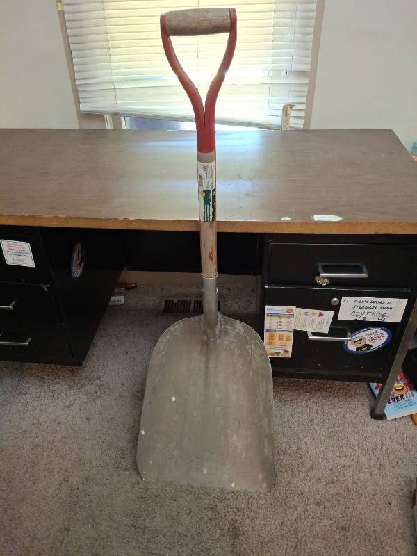 lot 2183 image: Aluminum Scoop Shovel Large Capacity Transfer #12