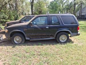lot 1514A image: 1999 Ford Explorer Sport SUV