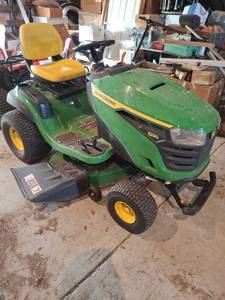 lot 1514 image: John Deere S130 Lawn Mower - 21.3 Hours Watch Video