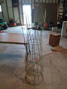 lot 1519 image: (7) Tomato Cages