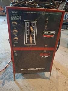 lot 1521 image: Century 230 Amp AC Welder