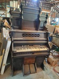 lot 1536 image: Antique Pump Organ with Keyboard and Foot Pedals