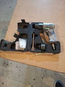 lot 1542 image: Air Hammer Kit