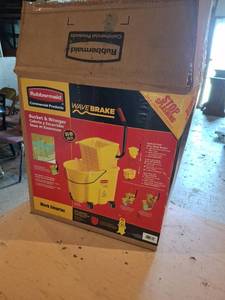 lot 1544 image: Rubbermaid Mop Bucket & Wringer