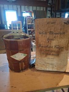 lot 1578 image: White Mountain Electric Household Freezer Six Quart Ice Cream Model 69206