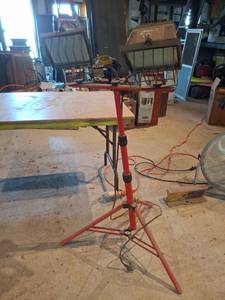 lot 1593 image: Adjustable Tripod Work Light - Works