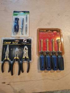 lot 1607 image: Hand Tools Lot Screwdriver, Pliers, Nut Drivers