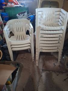 lot 1613 image: Stackable Plastic Chairs - Lot of 12