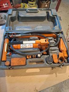 lot 1627 image: Hydraulic Body-Frame Repair Kit