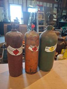 lot 1630 image: Lot of 3 Compressed Gas Cylinders