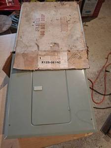 lot 1637 image: Federal Pacific X125-0816C Breaker Box