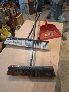 lot 1653 image: Lot of 2 Push Brooms
