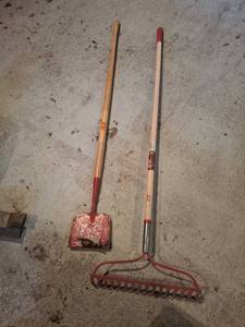 lot 1665 image: 2-Piece Ice Scraper and Rake