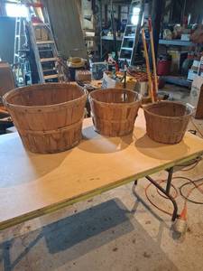 lot 1666 image: Wooden Bushel Baskets - 3-Piece Set