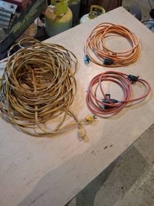 lot 1679 image: Lot of 3 Extension Cords