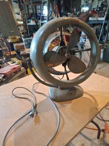 lot 1680 image: Vintage Electric Fan
