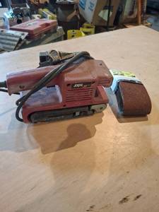 lot 1682 image: SKIL 3x18 Belt Sander with Sanding Belts