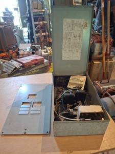 lot 1683 image: General Electric Breaker Box