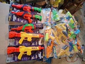 lot 1702 image: Water Guns