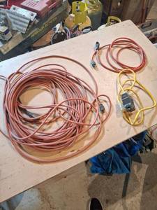 lot 1706 image: Lot of Extension Cords