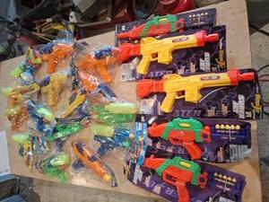 lot 1717 image: Water Toy Gun Lot