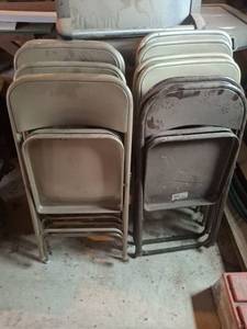 lot 1724 image: (12) Folding Chairs Lot