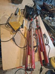 lot 1733 image: Work Lights - Yellow Works, Red Needs Repair