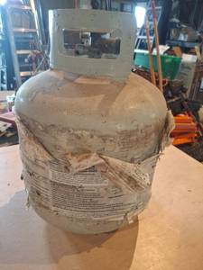 lot 1749 image: LP Cylinder Tank with Valve - Approx 14 Full