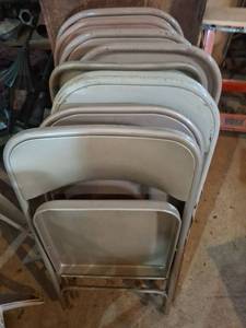 lot 1752 image: Folding Chairs