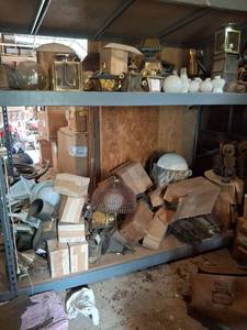 lot 1762 image: Large Lot Assorted Light Fixtures