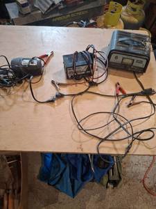 lot 1793 image: Lot of 3 Battery Chargers