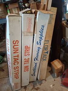 lot 1798 image: Carpet Tack Strip Lot - 4 Boxes