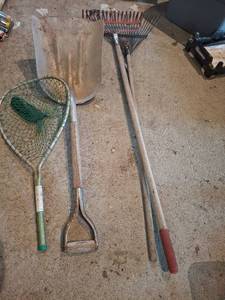 lot 1814 image: 2 Rakes, Scoop Shovel and Net