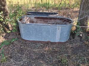 lot 1829 image: Stock Tank