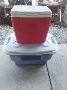 lot 1835 image: (2) Coolers - Rubbermaid and Coleman