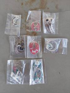 lot 1837 image: Lot of 8 Earrings