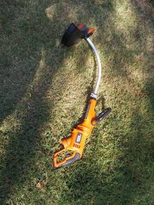 lot 1841 image: BlackDecker String Trimmer Edger