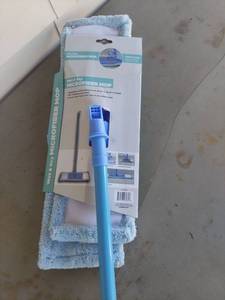 lot 1859 image: Wet & Dry Microfiber Mop with Adjustable Handle