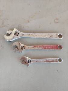 lot 1880 image: Lot of 3 Adjustable Wrenches
