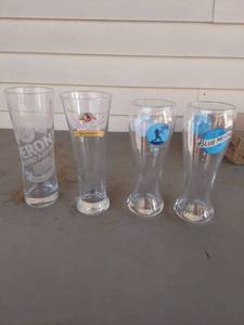 lot 1882 image: Lot of 4 Beer Glasses - Leinenkugel, Blue Moon