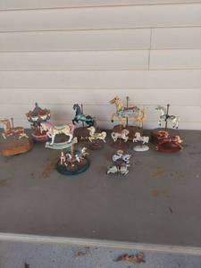 lot 2090 image: Lot of Carousel Horse Figurines